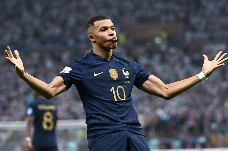 姆巴佩膝盖伤势引忧虑，世界杯前景蒙阴影