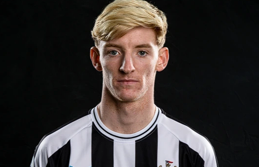 英超焦点战：纽卡客场力克切尔西，戈登闪耀全场获最佳